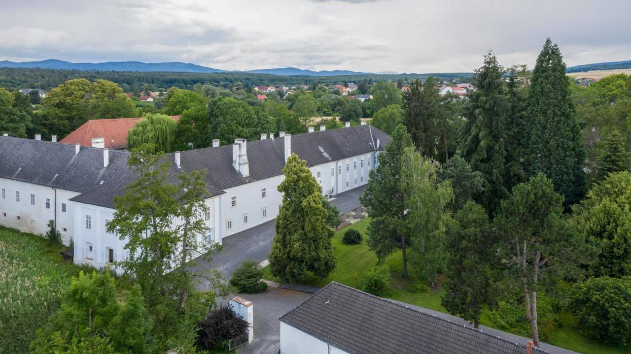 Boutique Hotel Zum Oberjäger Lackenbach Extérieur photo